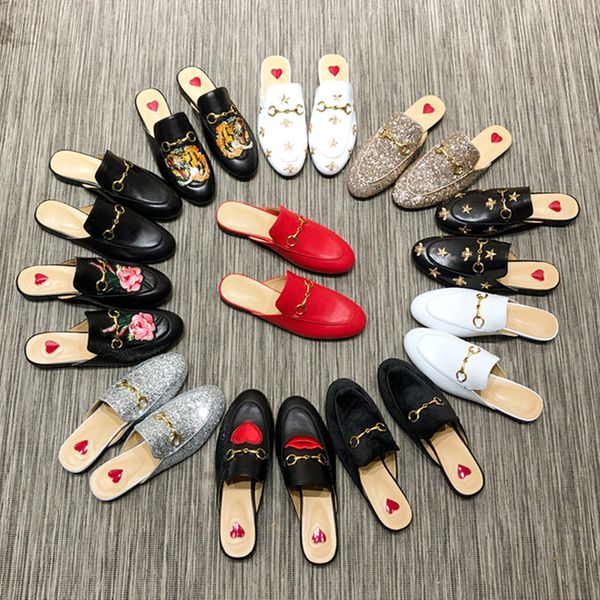 Hausschuhe Designerinnen Frauen Sommer Princetown Spitze Samt Slipper Mules Slipper echte Lederflats mit Schnallen Bienen Schlangenmuster mit Kasten