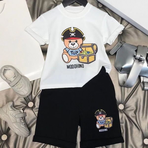 Tasarımcı Çocuk Gömlekleri Lüks Tasarımcı Giyim Setleri Çocuk Tişört Küçük Korsan Ayı Deve Monogramlı Kısa Moda İngiliz Moda Markası Yaz Çocukları