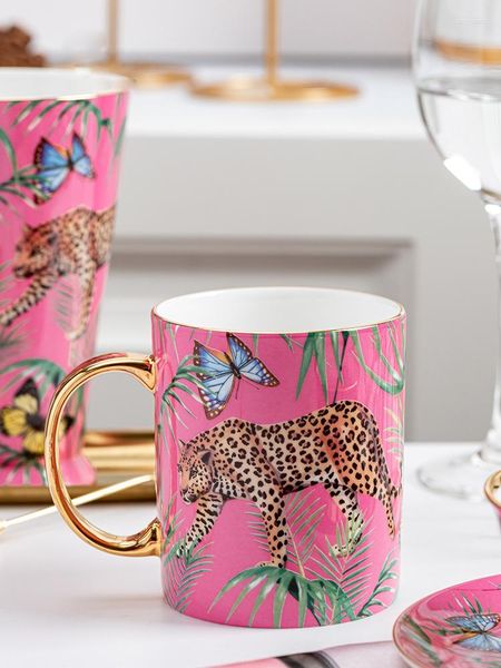 Tazze Creative Pink Bone China Mug Leopard Forest Cheetah Tazza da caffè in ceramica Latte Acqua Tè pomeridiano Party Drinking Home Drinkware