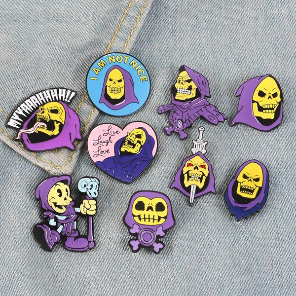 Broches 10 estilos Skelepor Purple Hood Mestre do Mestre do Universo Coração Live Live Love Skull Halloween Pins de esmalte de Halloween