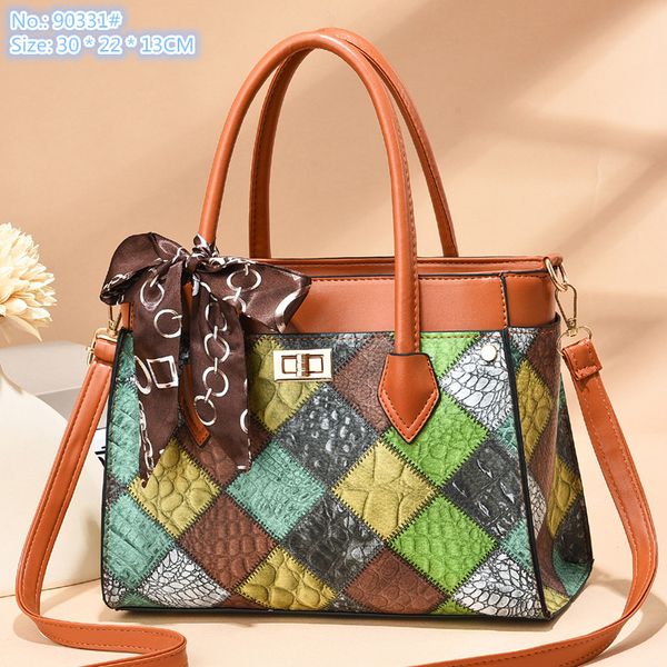 Borse a tracolla da donna all'ingrosso di fabbrica 6 colori tendenza borsa moda a tre strati atmosfera elegante borsa a tracolla in pelle di colore a contrasto zaino con fiocco in nastro dolce