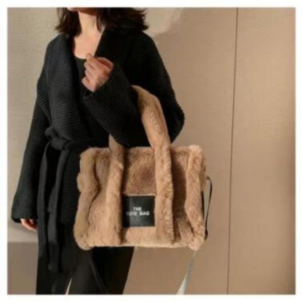 Женщина, сумка, плюшевая сумка, большая мощность мессенджера, портативная осенняя зима
