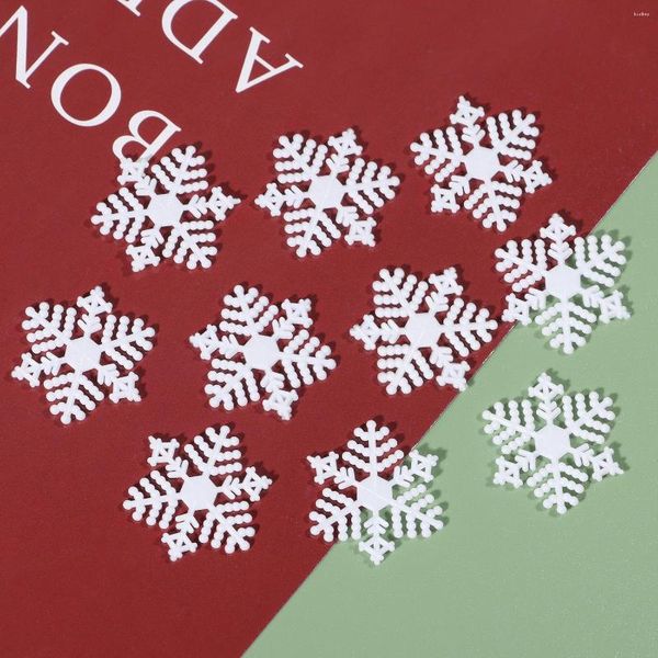 Decorações de Natal 50/100pcs plástico branco flocos de neve falsos para pingentes de natal pingentes ornamentos em casa ano janelas decoração de guirlanda