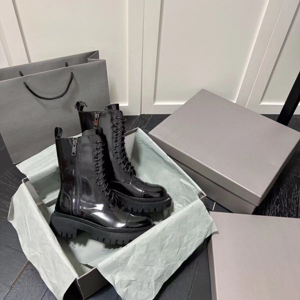 Tasarımcı botları açık mat siyah martin boot yeni kadınlar mektup şövalye botları lüks dantel-up sırt fermuar platform ayakkabılar patent deri kaymaz alt moda patik