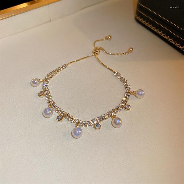 Braccialetti con ciondoli Galvanotecnica Bracciale con perle di sirena incrostate di diamanti Temperamento Accessori per mani dal design alla moda leggero e di lusso