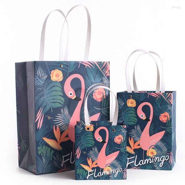 Geschenkpapier 10 Stück Cartoon Flamingo Papiertüte Persönlichkeit Handtaschen Weihnachten Geburtstag Party Taschen 13 9 14 cm