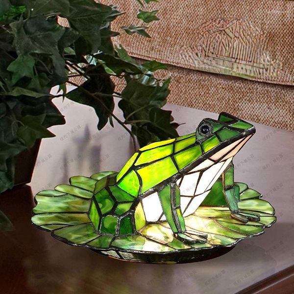 Lampade da tavolo Lotus Pond Green Frog Color Tiffany Glass Lampada da decorazione tradizionale americana