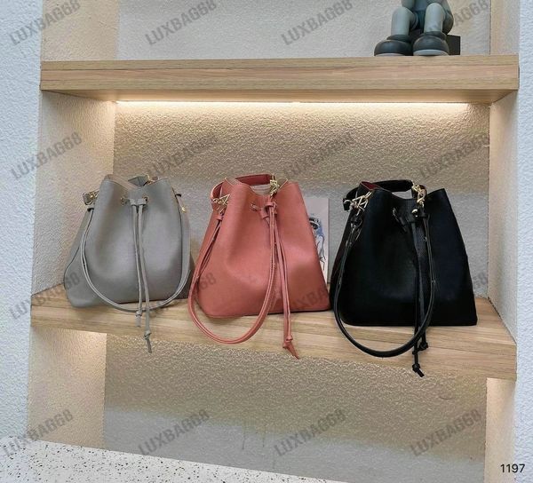 Bolsa NeoNoe de couro estampado rosa: bolsa tiracolo com cordão, tamanho MM