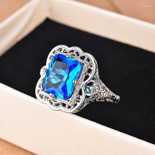 Fedi nuziali Affascinante colore argento Hollow Lace Sapphire Blue Square per le donne Champagne Purple Zircon Party