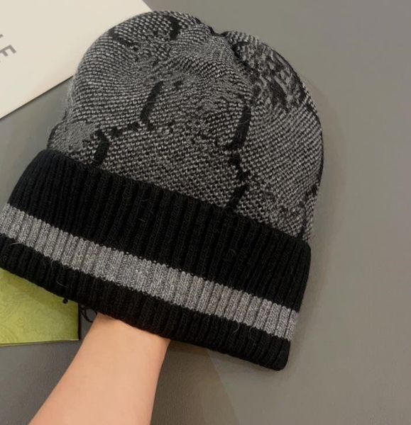 Gorro gorro de caveira de tricô de lã 2022, novo designer de inverno, cabelo de coelho, caveiras quentes, chapéus femininos ajustados para esqui, melão, letras grandes, gorros masculinos de luxo