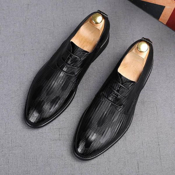 Elbise ayakkabıları lüks tasarımcı erkekler sivri siyah dantel up deri oxford daireler moda gündelik cazibe düğün balo ayakkabı