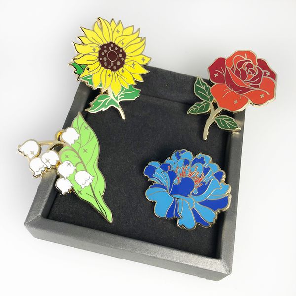 Broches de flores azuis vermelhas de esmalte chinês para mulheres Presentes Acessórios de distintivos dourados de ponta de ponta de gild pinos decorativos vintage para roupas