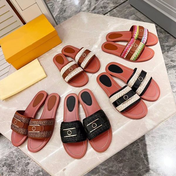 Hausschuhe, Slides, klassische Marken-Sandalen, Luxus-Strandschuhe mit Metallbuchstaben, neue Designer-Damenschuhe mit goldener Schnalle, Outdoor-Schuhe, rutschfeste, mit Ledergewebe gespleißte Schuhe mit flachem Absatz