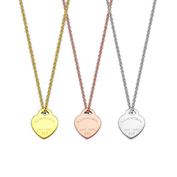Подвесные ожерелья женская ожерелья для одиночного персикового сердца дизайнерские украшения для золота/серебра/розы с полной упаковкой бренда в качестве свадебного рождественского подарка