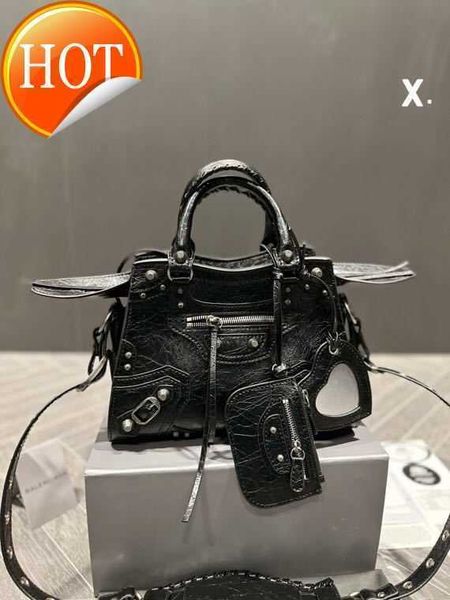 Lüks Tasarımcı Çantalar Yeni Tek Omuz Motosiklet Çantası Vintage Perçin Messenger 3-1 arada Piled Underghed Stand Tote Çanta Fabrika Doğrudan Satış