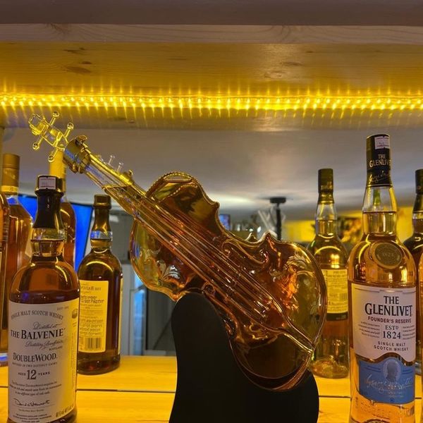 Bicchieri da vino bottiglia di vetro artigianale creativo HighEnd 27OZ violino decanter per whisky con supporto set di whisky per vino champagne eleganti distributori di vino 221121
