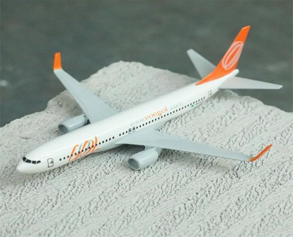 Ölçek 1400 Brezilya Gol Havayolları Boeing B737 Uçak Havacılık Modeli Düzlem Alaşım Diecast Minyatür Eğitim Oyuncakları Çocuklar için 22