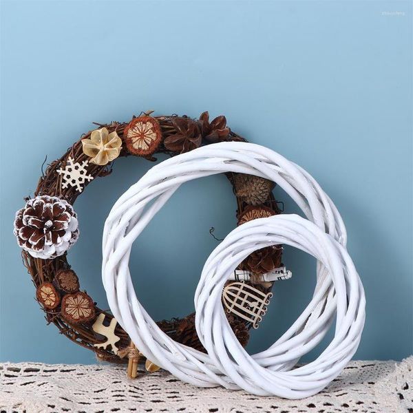 Flores decorativas Grunha de vime branco Round Design Reduz de Natal Rattan Wreath Ornament Ring Decoration Home Party Holding Craft