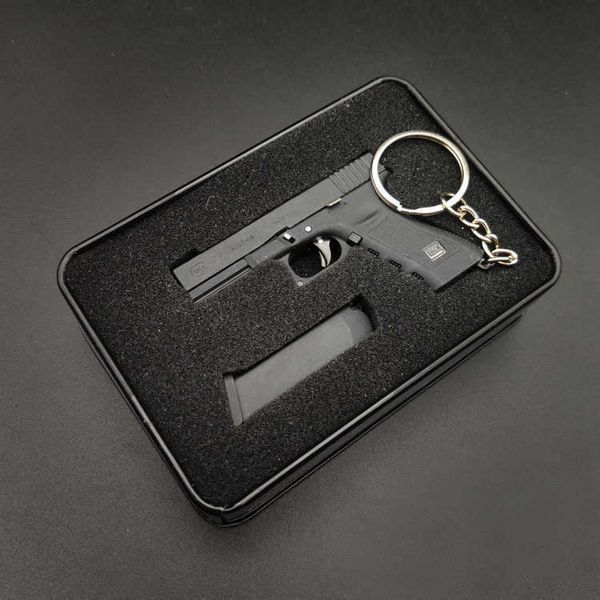 Silah Oyuncaklar Sıcak Taşınabilir Oyuncak Tabanca Modeli Anahtarlık Alaşım İmparatorluğu Glock G17 Tabanca Şekli Silah Mini Metal Kabuk Fırlatma Ücretsiz Montaj Kutusu Ile T221105