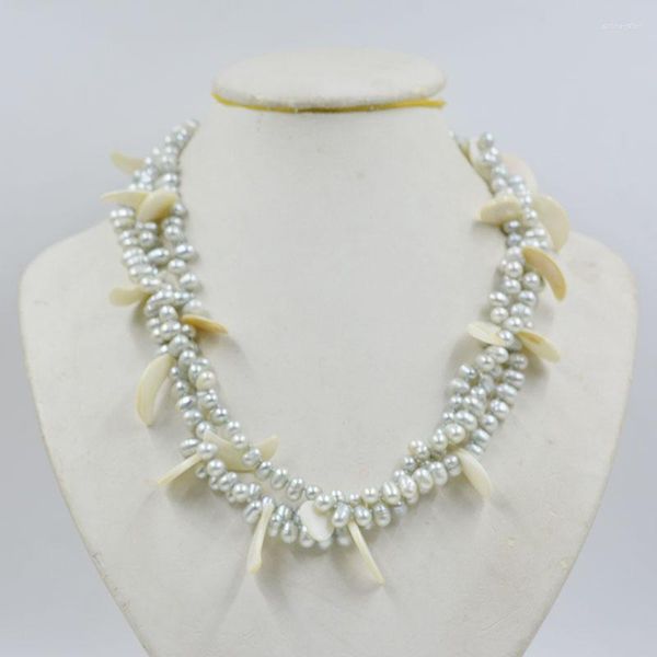 Halsband Der Letzte. 6 mm, 3 Stränge. Graue natürliche barocke Perlenkette. Charmanter klassischer Damenschmuck, 50 cm