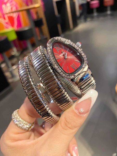 La dimensione di 32 mm dell'orologio da donna adotta il movimento al quarzo importato a forma di serpente a doppia cornice con diamanti lunetta217b