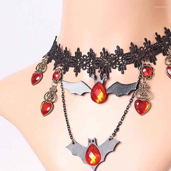 Cara Black Black Hollow Velvet Chokers Bats Colar de renda Heart Heart Rhinestone Charm Declaração Colares de corrente para mulheres Halloween Jewelry Gift