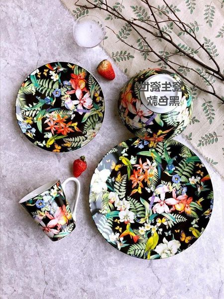 Set di stoviglie Matrimonio Natale Stoviglie in ceramica spagnola Fiori di buon auspicio occidentali Pappagalli Piatti decorativi Ciotole e tazze Nero