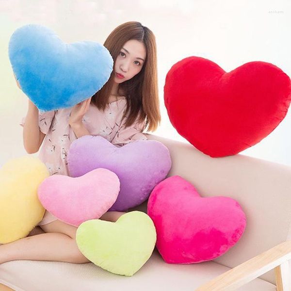 Cuscino 1PC bambola giocattolo a forma di cuore peluche ripiene cotone PP tiro decorazione della casa matrimonio morbido