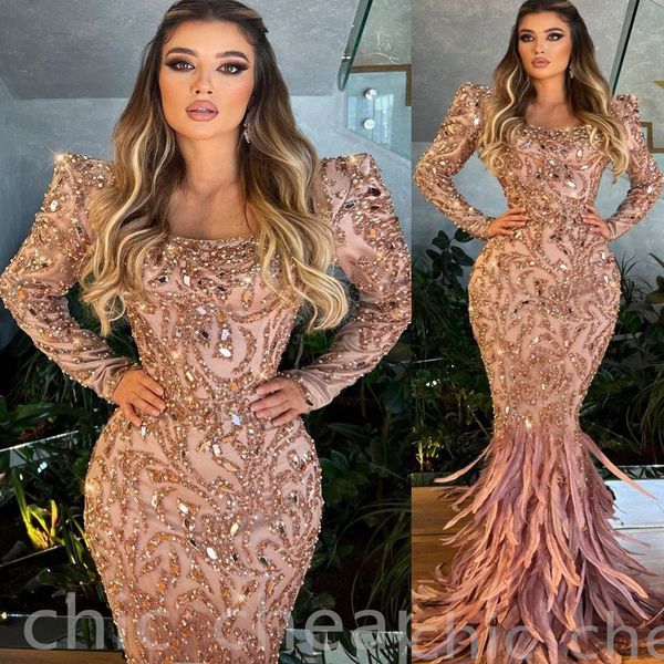 2023 Abiti da sera a sirena Maniche lunghe Cristalli Perline Piume Designer Increspato Custom Made Abiti formali Ocn Abiti da ballo arabi Abiti 401 401