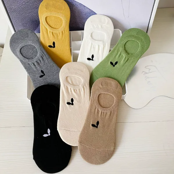 5 Çift Yeni Yaz Çorbaları Çapraz Stand Boat Socks Ins Modaya Modaya Kişilik Çarmaşık Çiçek Nakış Anti-kayma Görünmez Çoraplar