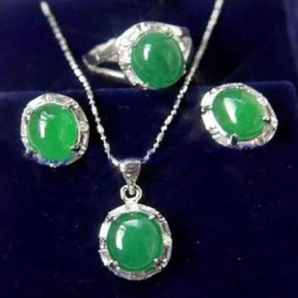 Schöne neue natürliche grüne Jade Halskette Ohrringe Anhänger Ring Set