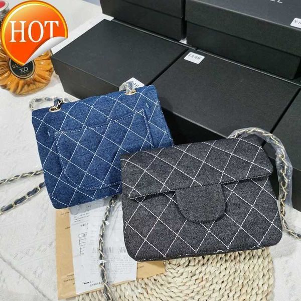 Bolsas de ombro de designer de luxo feminino 2023 Novo pequeno jeans de jeans da bolsa de ombro quadrado Padrão de diamante Moda Cross Body Boly Sales Direct Sales