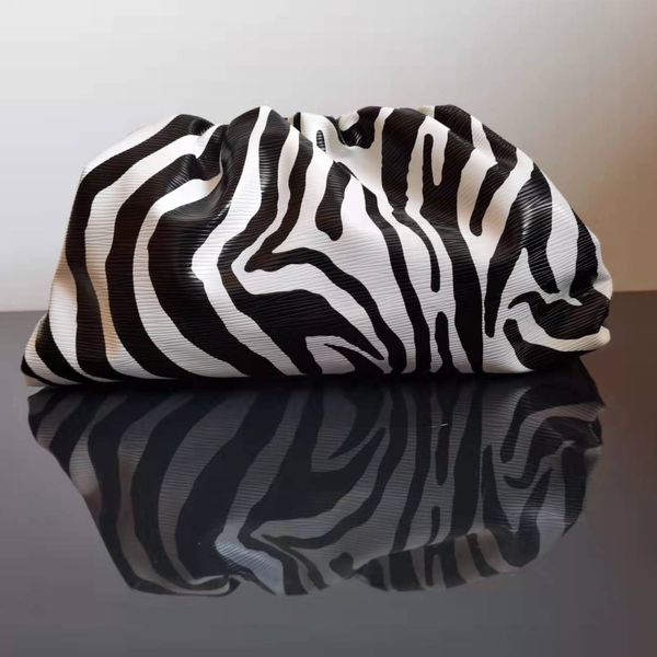 Bolsas noturnas para mulheres embreagem de tendência bolsa de bolsa de nuvem zebra de bolsa de nuvem hologra plocada designer de bolsa de luxo 221125