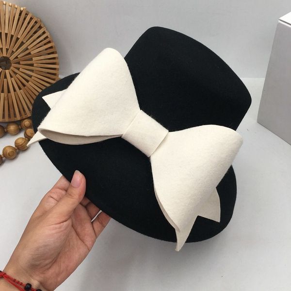 Chap￩us de aba larga Bucket Socialite brit￢nica HEPBURN Wind Small Big Brim Fashion Show Face Basin Hat Bowknot Feminino Japon￪s qiu Dong Fisherman 221125