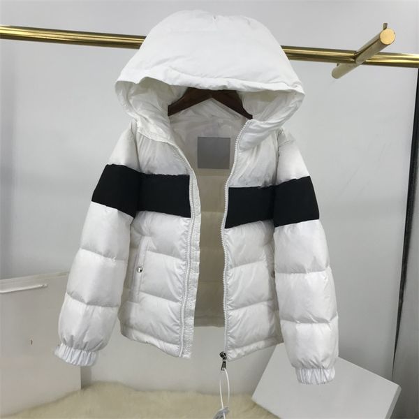 Abiti firmati per neonati Piumini Abbigliamento per bambini Ragazzi e ragazze Autunno / Inverno Cappotto termico patchwork a maniche lunghe con cappuccio in bianco e nero Capispalla luminoso ispessito