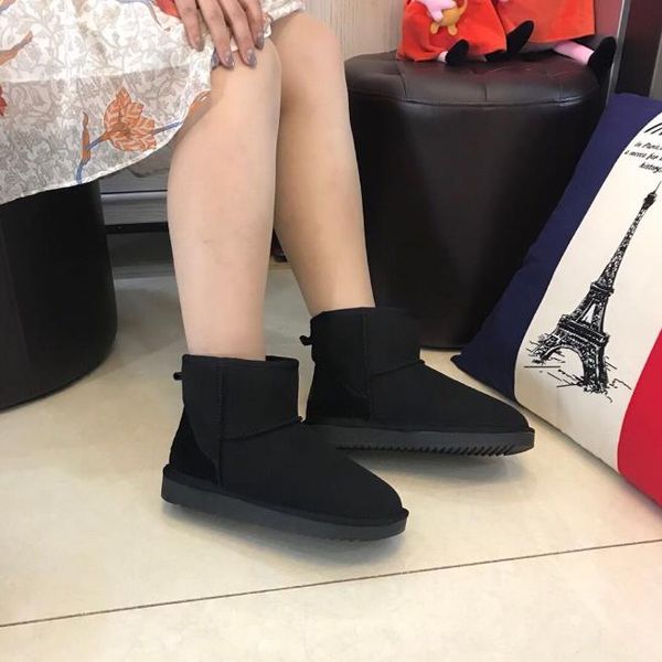 2022 Hot Aus moda U5854 Stivali da neve Boot nuovissimi Stivali caldi Scarpe scamosciate Classiche Brevi Minidonne Tenere al caldo Uomo Donna Peluche Casual Antilope marrone