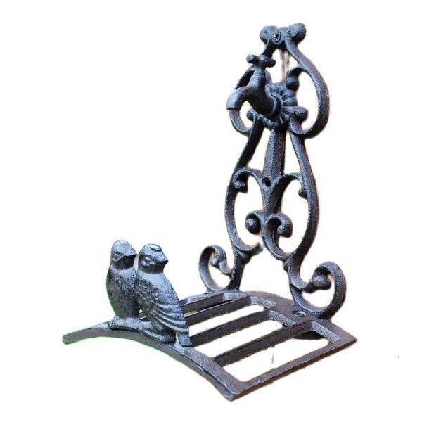 Articoli di novità Coppia di uccelli vintage europei Design Supporto per pipa ad acqua in ghisa Decorazione da parete per giardino domestico Piccolo supporto per la conservazione del tubo del rubinetto dell'acqua 221129