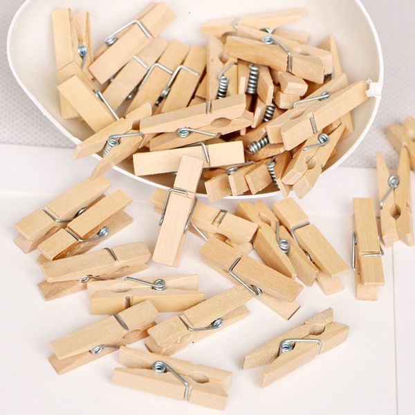 Attrezzature per display pubblicitari 1000 PCS Commercio all'ingrosso Miniera molto piccola Dimensioni 25mm Mini clip in legno naturale per clip Po Molletta Decorazione artigianale Clip Pioli 221130