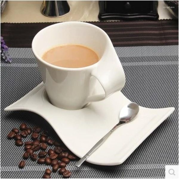 Tazze Tazza da caffè in porcellana bianca europea Tazza da caffè espresso in ceramica Colazione Latte Dessert Coppia Tè Regalo Accessori per la casa