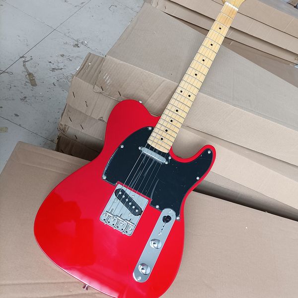 6-saitige rote E-Gitarre mit Ahorngriffbrett, schwarzem Schlagbrett und verchromter Hardware, anpassbar