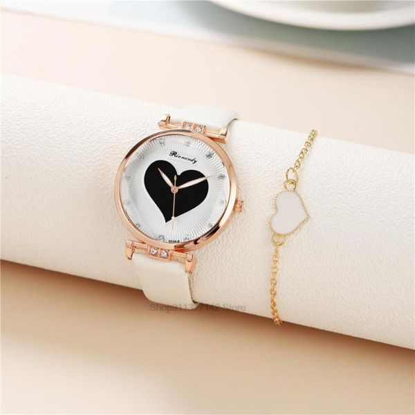 Wristwatches S Fashion Ladies Quartz Watch Alloy Heart Design Leather Watches on Trend With Shape Bracelets