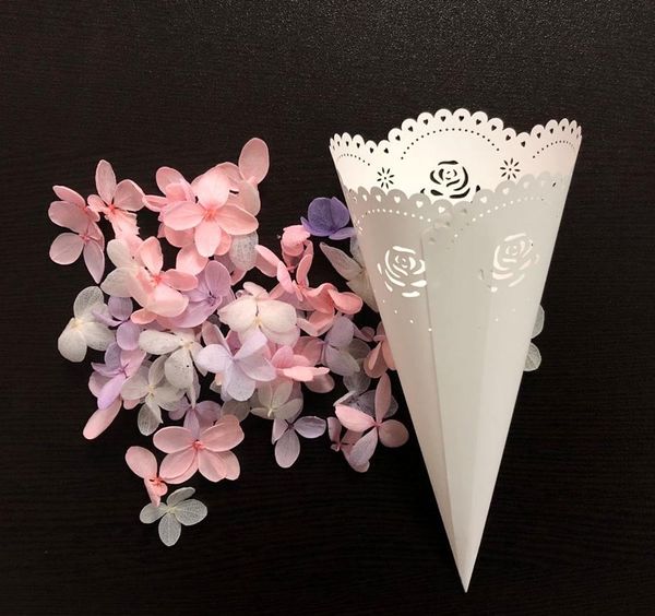 Decorações de casamento corte a laser amor coração rendas colocação de doces favores de festa de casamento confete cones papel cone decoração suprimentos presente