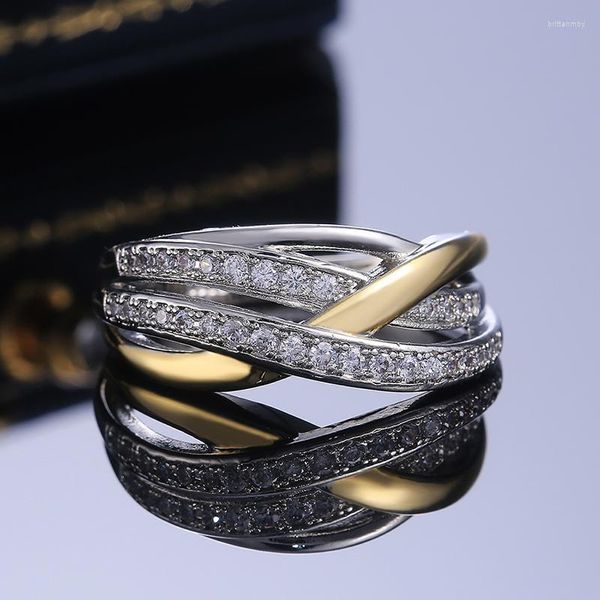 Anéis de casamento requintados na moda Tow Tone Line Winding Cross for Women White Shiny Zircon Micro pavimentado Jewelry Gift