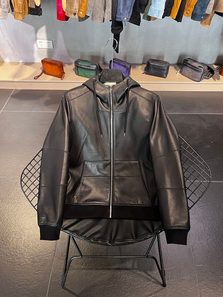 Cappotto corto nero da uomo di lusso con colletto incappucciato, giacca in pelle da uomo di nuovo design