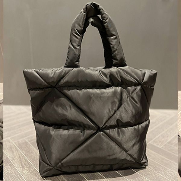 Nylon Shopping Tote Bag Tri￢ngulo Metal Bolsa de ombro de grande capacidade Bolsa de moda preta Tootes casuais Carteira de penas de algod￣o Bolsa de designer feminina