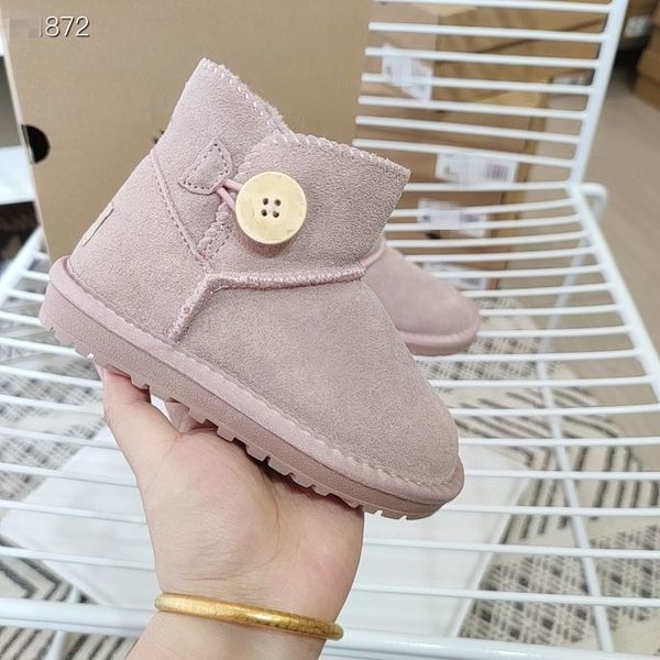 2022 Warme Stiefel Button Keep Kinder-Schneestiefel Leder rutschfeste Eltern-Kind-Baumwolle Laufschuhe für Babys Classic Aus 3352 Mini Damen WGG EU23-35 Antilope Braun