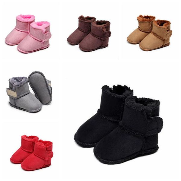 Scarpa da neonato First Walkers Scarponi da neve caldi Marca Bambini infantili Sneakers comode Designer Tessuto di cotone Toddler Rosso nero Grigio Sneakers da bambina traspirante