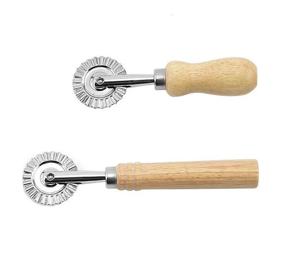 Utensili da pasticceria Ruota tagliapasta scanalata Manico in legno Ravioli Piegatore Stamp Maker per uso domestico e cucina Strumento di cottura SN6815