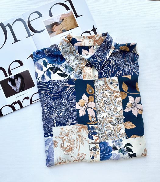 2022 Blusa da flor de seda azul de outono estilo French estampa floral mangas compridas pesco￧o de lapela 100% Soie Buttons camisa de peito de um lado 22 a05m