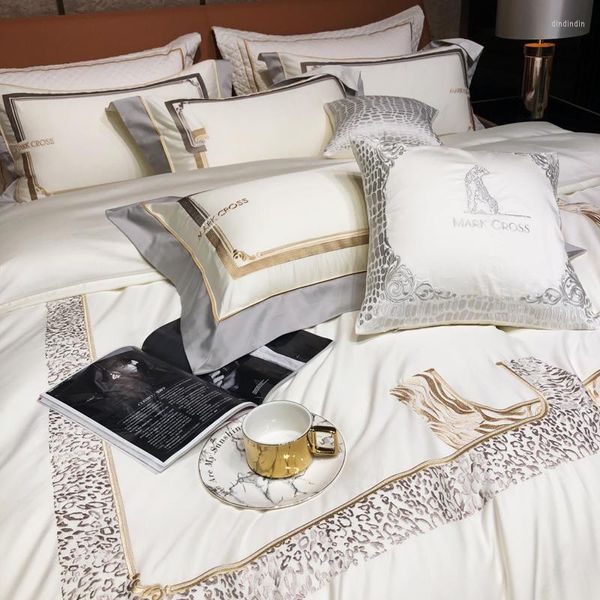 Bedding define a sala de modelos de luxo de ponta de luxo, algodão 140s, algodão de quatro peças de bordado da tampa da tampa da tampa e simples wi